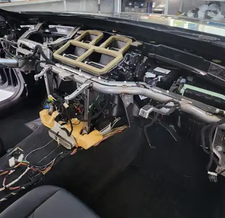 서울 BMW 302D 크레파스 냄새 제거와 자동차 방음으로 고질병인 악취 제거 방법 소개할게요~ / 부산 강서 시공 사진