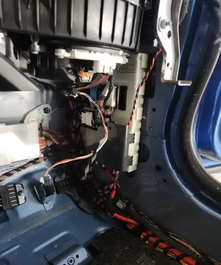 BMW 4시리즈 크레파스 냄새 제거 작업 후기｜F바디 대시보드 방음재 교체 / 부산 강서 시공 사진