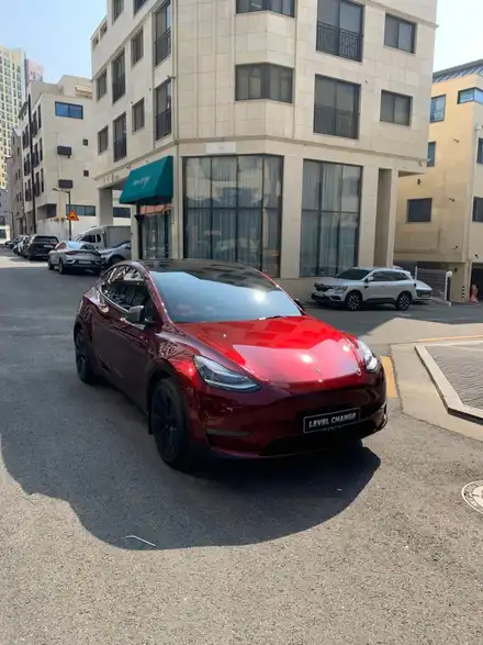 테슬라 모델 Y 오토 벨벳 AV 리퀴드 메탈 뱀파이어 레드 전체랩핑 / 서울 중랑구 시공 사진