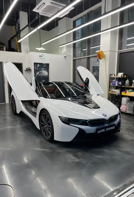 BMW i8 로드스터 유광 화이트 전체랩핑 / 서울 중랑구 시공 사진