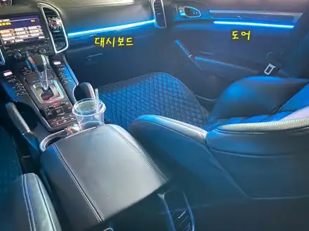 포르쉐 카이엔 엠비언트 라이트 시공후기! 밋밋한 실내를 다채로운 색감으로 채워보세요! / 안산,시흥,화성 시공 사진