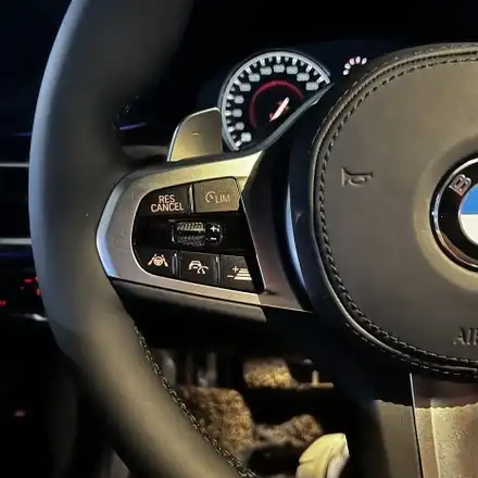 [부산/울산/김해] BMW G11 740d의 드라마틱한 변신! M핸들 하나로 실내 전체를 바꾸다 - 미스터커스텀 / 부산 해운대 시공 사진