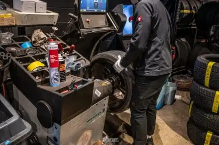 분당 타이어 교환 BMW M2 미쉐린 파일럿 스포츠 4 / 성남시 분당구 서현동 시공 사진