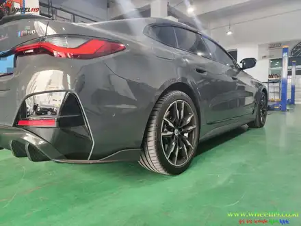 자동차 휠 긁힘 복원 bmw  i4 전기차 m50휠 휠복원 후 블랙 유광 휠도색 하기 / 부천, 광명 시공 사진
