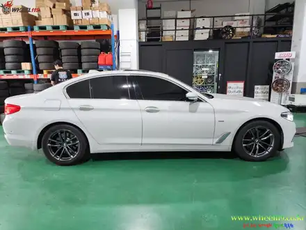bmw 휠도색 g30 520d 화이트 차량에 잘 어울리는 고스트 크롬으로 자동차 휠 도색 후기 / BMW / 5시리즈 (G30) / 부천, 광명 시공 사진