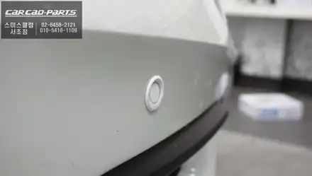 BMW118D차량 전방 장애물 감지시 경고음으로 충돌위험을 알려주는 4구 오토릭스 FD-500 전방센서. / 서울 서초, 반포, 강남 시공 사진