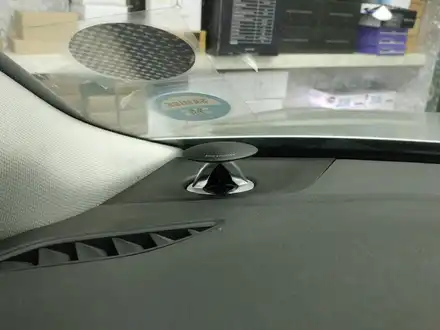 AUDI A4 실내 분위기를 확 바꿀수 있는 하이클라스 전동트위터 장착. / 서초구 서초동 시공 사진