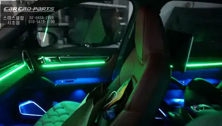 다양한 색상 선택, 음악반응 그리고 무빙으로 동작되는 포르쉐 카이엔 무빙 엠비언트라이트 튜닝. / 서울 서초, 반포, 강남 시공 사진