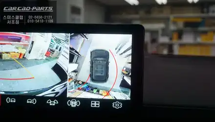 순정 디스플레이 화면에서 사각지대 영역을 볼 수 있는 3D MAX PRO어라운드뷰 시스템. / KG모빌리티 / G4 렉스턴 / 서울 서초구 시공 사진