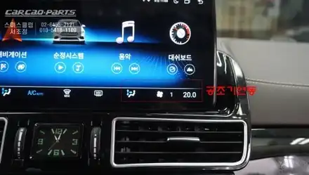 벤츠GLS500차량 아날로그 시계 마감재 적용! 태블릿처럼 구현되는 12.3인치 에스플레이 안드로이드 모니터 장착. / 서초구 서초동 시공 사진