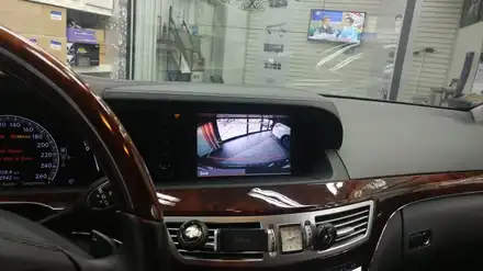 Benz S550차량에 아틀란3D맵이 탑재가 된 A클래스셋탑3 제품과 큐리어슬림 리어모니터 멀티미디어 구축!!! / 서초구 서초동 시공 사진