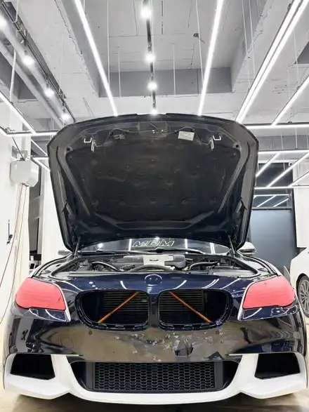 BMW M550d 랩핑 사고처리는 어떻게? 앞범퍼 랩핑 재시공. 보험수리 사고대차까지 김포랩핑 보험처리 / 경기 김포 시공 사진
