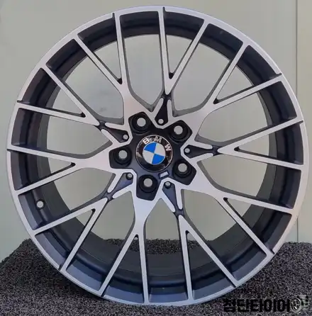 [전주 휠복원 첨단타이어]BMW M2 컴페티션 정품 19인치 순정휠복원남원부안휠복원,정읍익산김제휠복원, 군산휠복원, 광주대전휠복원, 충남충북휠,목포여수휠복원,전주휠타이어튜닝인치업 / 전주 시공 사진