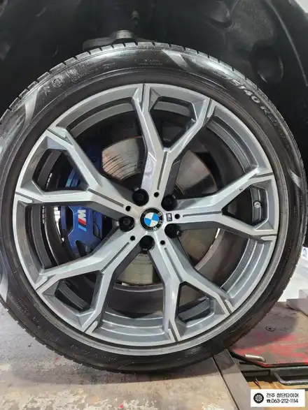 [전주김제 휠복원 첨단타이어] BMW X5 21인치 컷팅 순정 복원휠 튜닝 광주대전휠복원 군산휠복원,충남충북휠복원, 서천대천휠복원,여수목포휠복원,전주휠튜닝,휠타이어인치업 / 전주 시공 사진