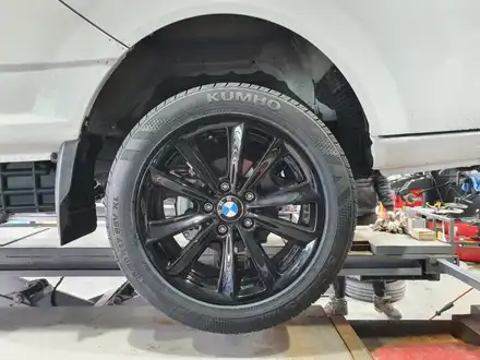 [전주휠복원 첨단타이어] 포터2 15인치 깡통휠->17인치 인치업(BMW블랙유광휠+ 225/50R17 금호타이어 TA31 솔루스 교체작업) / 전주 시공 사진
