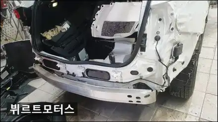 송파구 장지동 렉서스 NX300h 자동차 뒤 휀다 범퍼 판금도색 작업 / 경기 수원 권선 시공 사진