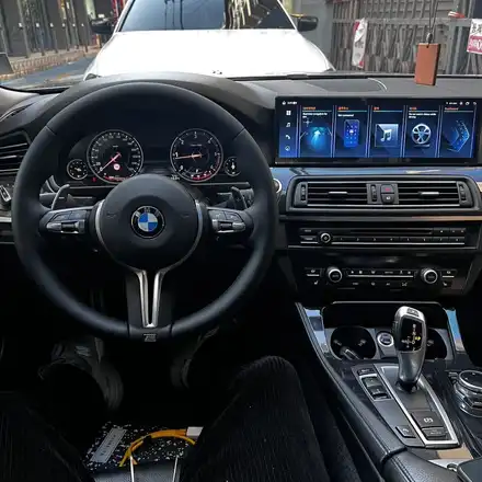 BMW F10 520d 실내 튜닝, M핸들과 15인치 올인원 비용은 얼마인가요? / 구로동 시공 사진