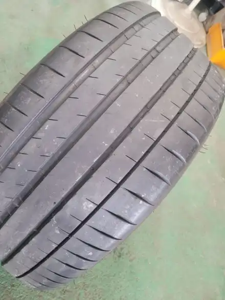 295 35 21 미쉐린 파일럿 스포츠4S 중고타이어 2본 포르쉐 뉴카이엔 마칸 벤츠GLC ML AMG BMWX5M 등등 사이즈 / 경기 포천 소흘 시공 사진