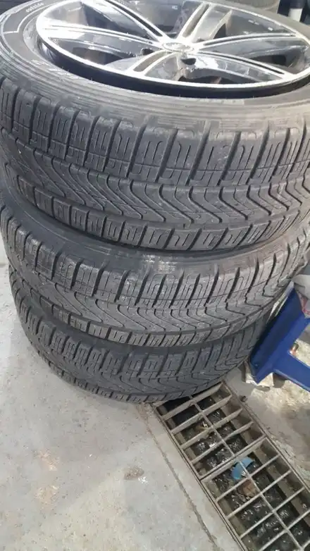 그랜드 카니발 그랜드 스타렉스  18인치 중고휠타이어 29만윈 판매합니다 / 경기 포천 소흘 시공 사진