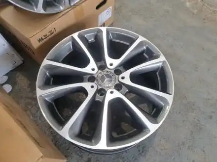 벤츠 W212 E300 나이트패키지 18인치 휠 타이어 한대분 69만원 대품 조건입니다 / 경기 포천 소흘 시공 사진