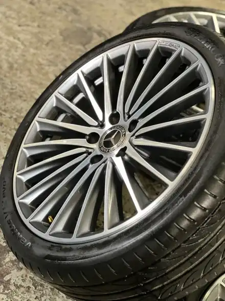 벤츠 C클래스 W206 터빈 AMG 마차 19인치 정품 휠타이어 착한가격으로 한대분 판매합니다 / 경기 포천 소흘 시공 사진
