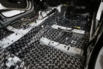 BMW 5시리즈 520d 디젤 차량 소음 방음 작업기 / 부산 금정 시공 사진