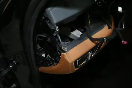BMW 730d 디젤 엔진 소음을 위한 부산 자동차 방음 / 부산 금정 시공 사진