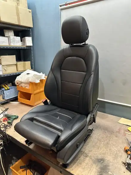 벤츠 c클래스 운전석 시트 가죽 터짐 깨끗하게 복원하기 / 울산 북구, 부산, 포항 시공 사진