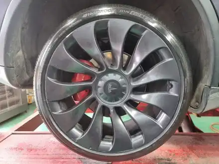 남양주 구리 _ 테슬라 모델Y 21인치 한국타이어 ion evo AS SUV 275 35 21 타이어 교체 작업 / 전기차 타이어교체/ 남양주휠복원 / 남양주타이어 시공 사진