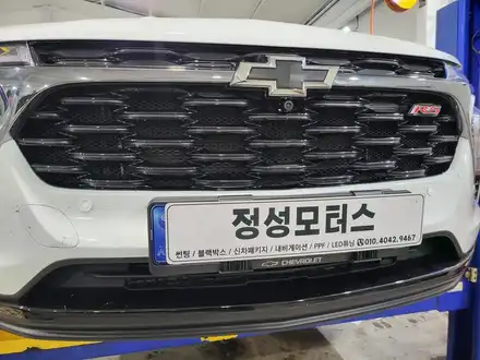트랙스 크로스오버 전방카메라 전방센서 그릴망 작업~! / 거창 창원 시공 사진