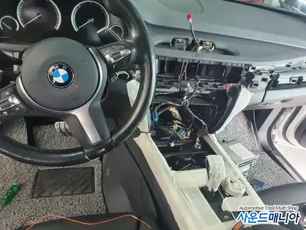 BMW X5 사이드스텝 장착 및 M2C-200a  안드로이드 내비게이션 매립 시공 잘하는 by  사운드매니아 / 울산, 경남 시공 사진