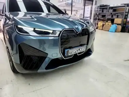 BMW iX 정품 아이코닉 글로우와 M70 M 스포츠 그릴 교체로 드레스업 튜닝하기 [부천 탑클래스] / 경기 부천 시공 사진