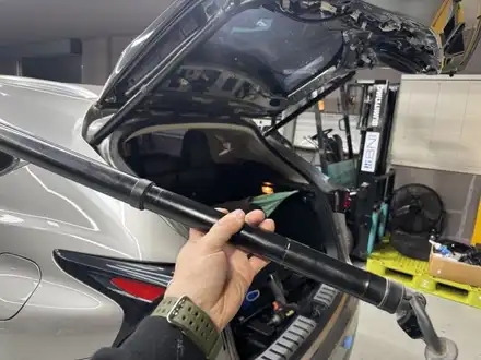 렉서스 NX300h 순정 전동트렁크 쇼바 교체 (순정 트렁크도 고장납니다 고칠때가 왔어요) / 부산, 기장, 양산 시공 사진
