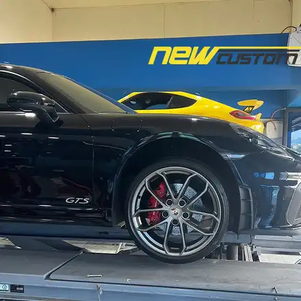 포르쉐718 카이맨2.5 gts 모델 gt4 20인치 정품휠 교체작업 ,gt4컨버젼 / 서울 용산 중구 시공 사진