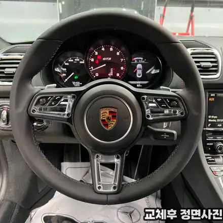 포르쉐981 카이맨GTS 포르쉐정품 GT핸들 교체시공 / 서울 용산 중구 시공 사진
