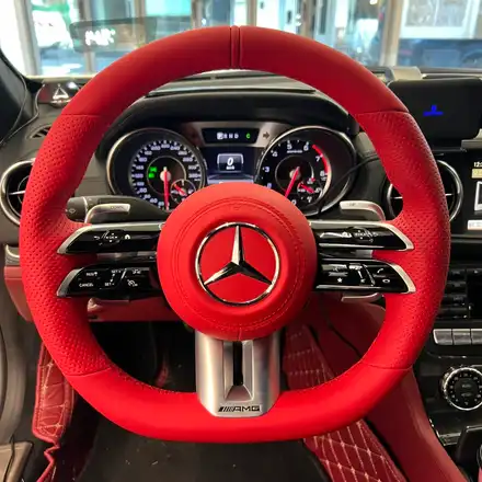 벤츠 R231 SL63AMG  22 벤츠최신형 잠자리AMG핸들로 교체시공을 하였습니다 / 서울 용산 중구 시공 사진