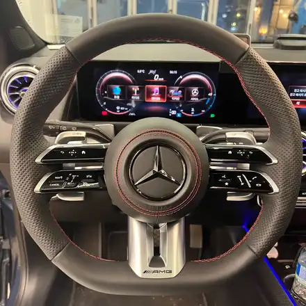 벤츠 GLB 200 AMG 잠자리핸들 교체 시공 레드스티치 ACC기능 연동 / 서울 용산 중구 시공 사진