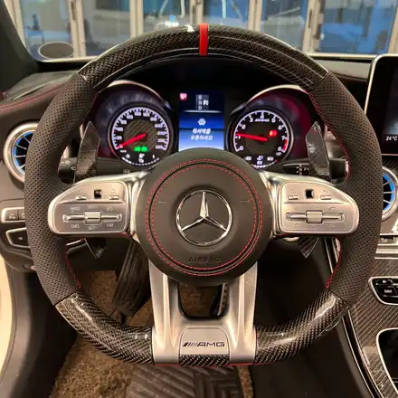 벤츠 W205 C63쿠페 AMG카본핸들 D컷 + 송풍구엠비언트 1열 시공으로 드라마틱한 변화 / 서울 용산 중구 시공 사진