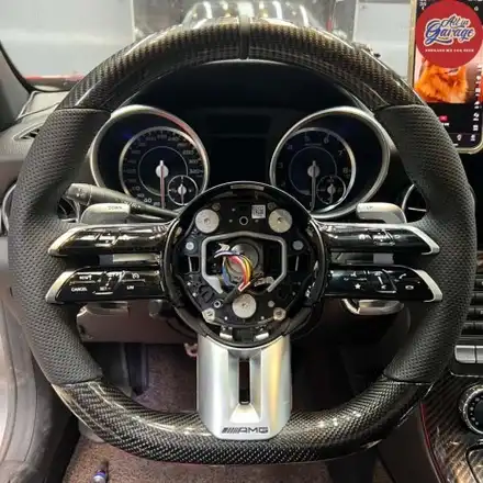 벤츠 R172 SLK55AMG 최신형 벤츠 카본 잠자리AMG핸들 교체 작업으로 디자인 변경 및 업그레이드 / 서울 용산 중구 시공 사진