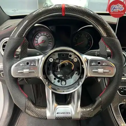 벤츠 W205 C63AMG 세단 신형 AMG핸들 교체 후기형카본디컷 / 서울 용산 중구 시공 사진