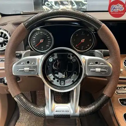 벤츠 W213 E220D 신형 AMG카본핸들 교체  순정레트로핏  실내색상맞춤 / 서울 용산 중구 시공 사진