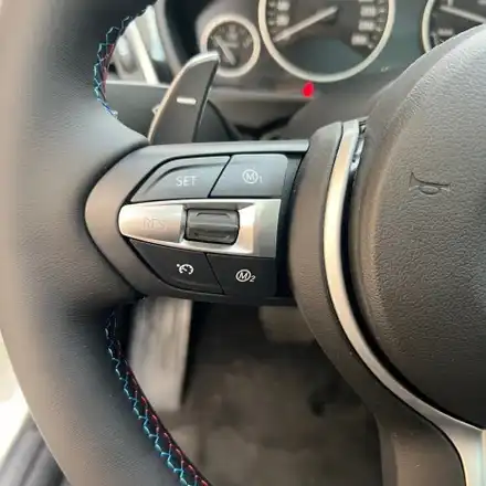 BMW F34 3GT M핸들 진동옵션으로 교체작업을 하다 / 서울 용산 중구 시공 사진