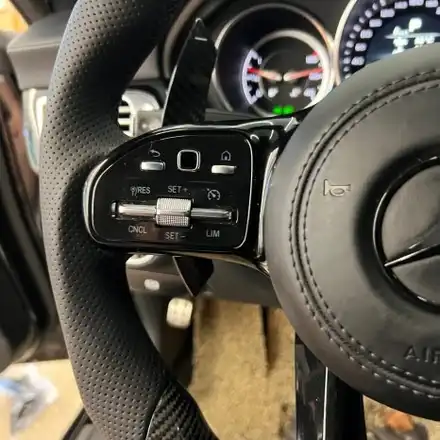 벤츠 W218 CLS63 AMG 카본D컷 디자인 AMG핸들 튜닝 / 서울 용산 중구 시공 사진