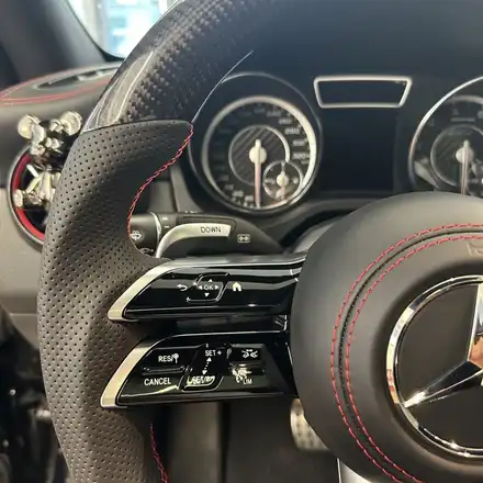 벤츠 C117 CLA45AMG 잠자리핸들 카본D컷 교체로 한층 업그레이드된 실내 / 서울 용산 도원동 시공 사진