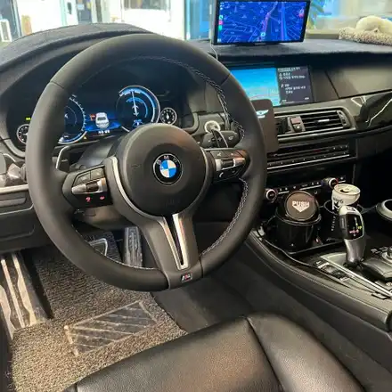 BMW F10 520D M핸들 교체 패들쉬프트 기능까지 활성화 / BMW / 5시리즈 (F10) / 서울 용산 중구 시공 사진
