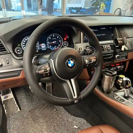 BMW 5시리즈 M핸들 교체 가성비가격으로 분위기 바꿔보기 / 서울 용산 중구 시공 사진