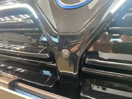 BMW i4 아이코닉 글로우 그릴 장착, 순정 감성 살린 라이트 그릴 튜닝 작업 / 인천 서구 시공 사진