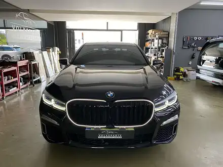 BMW 7시리즈, 아이코닉 글로우 그릴로 전면 존재감 업그레이드! / 인천 서구 시공 사진