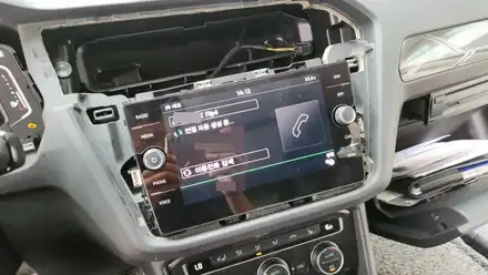 인천 폭스바겐 티구안 순정모니터 블랙아웃 고장으로 교체 작업 / 인천, 부평, 부천 시공 사진