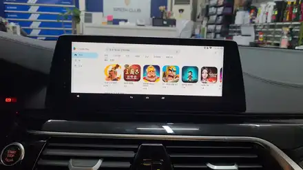 BMW G30 5시리즈 차량에서 유튜브 시청과 티맵 사용 고화질 M2C-200A PLUS 장착 / 인천, 부평, 부천 시공 사진
